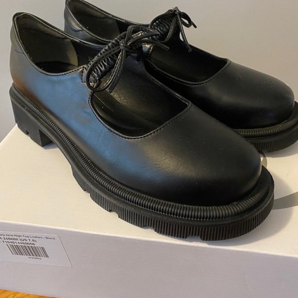 Black faux leather lug sole mary janes with bowtie, new w/box, size 7.5. - Picture 3 of 11